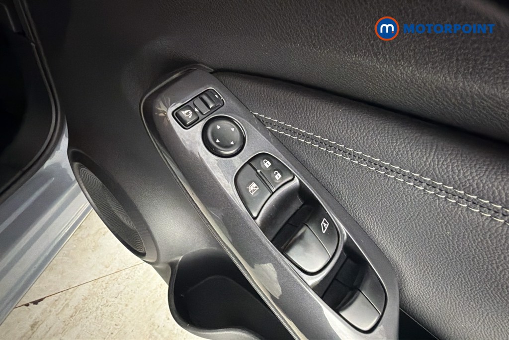 Nissan Juke N-Connecta Manual Petrol SUV - Stock Number (1661583) - 20th supplementary image