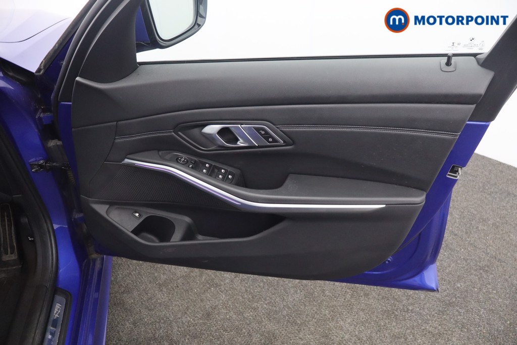BMW 3 Series M Sport Automatic Petrol Plug-In Hybrid Saloon - Stock Number (1663335) - 10th supplementary image