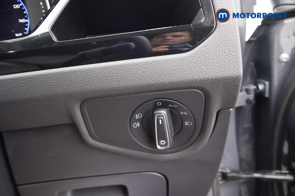 Volkswagen Touran SEL Automatic Petrol People Carrier - Stock Number (1663448) - 7th supplementary image