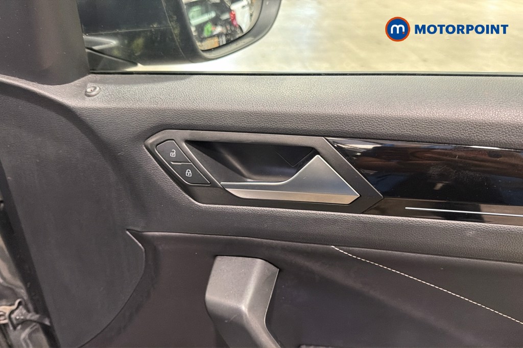 Volkswagen T-Roc R-Line Automatic Diesel SUV - Stock Number (1664263) - 42nd supplementary image