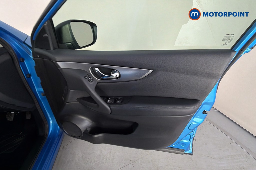 Nissan Qashqai N-Connecta Manual Diesel SUV - Stock Number (1639370) - 19th supplementary image