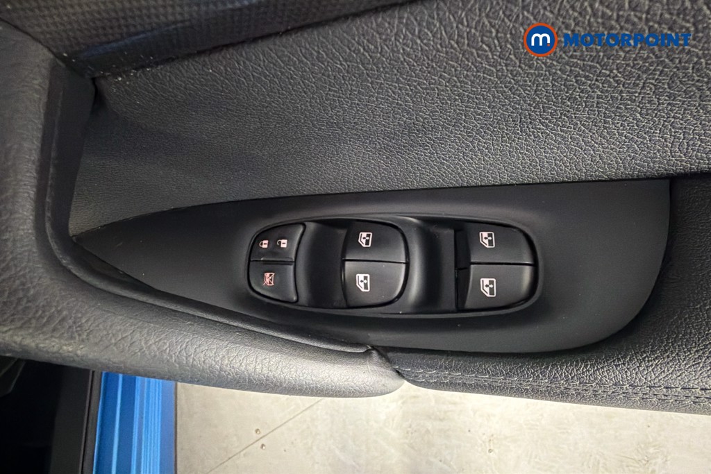 Nissan Qashqai N-Connecta Manual Diesel SUV - Stock Number (1639370) - 20th supplementary image