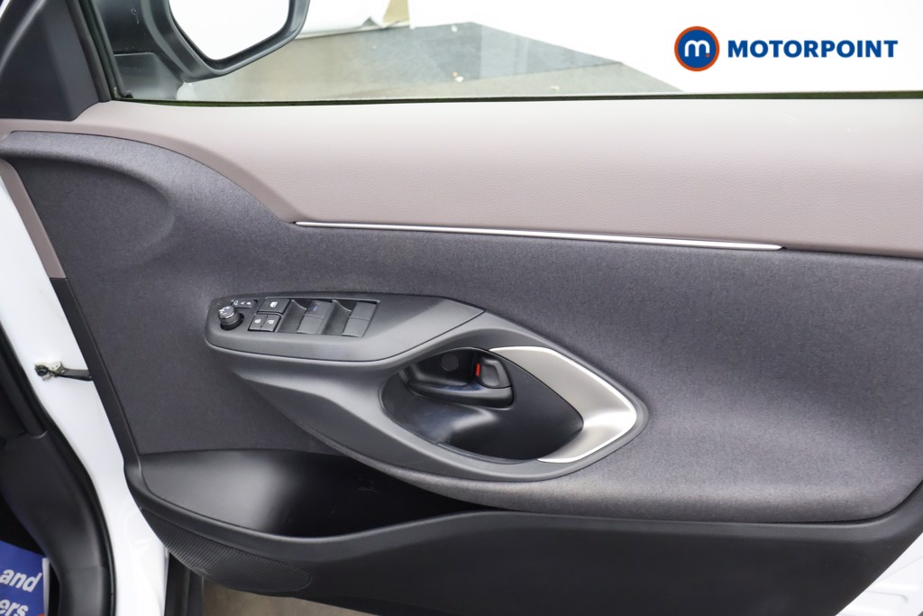 Toyota Yaris Cross Excel Automatic Petrol-Electric Hybrid Estate - Stock Number (1652764) - 12th supplementary image