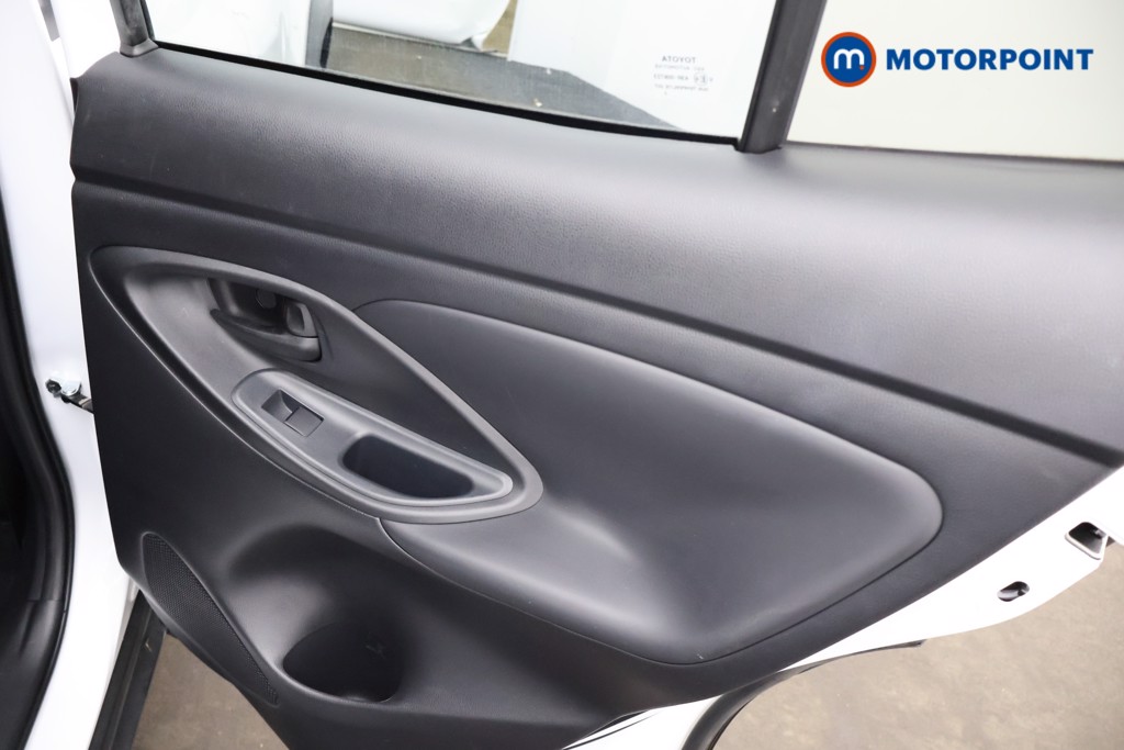Toyota Yaris Cross Excel Automatic Petrol-Electric Hybrid Estate - Stock Number (1652764) - 17th supplementary image