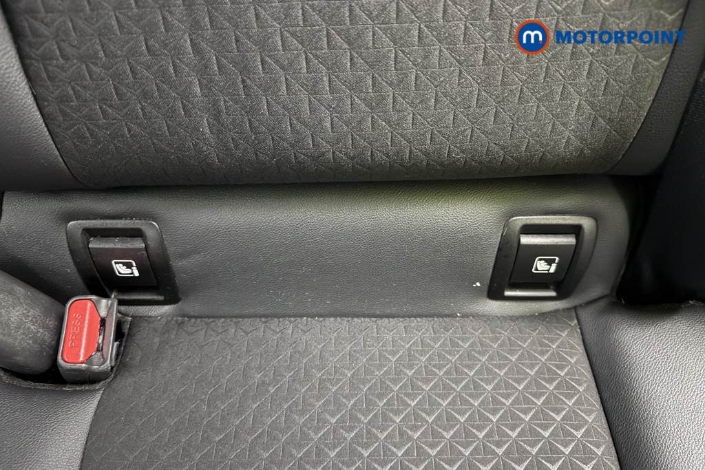 Nissan Juke N-Connecta Automatic Petrol SUV - Stock Number (1655528) - 9th supplementary image