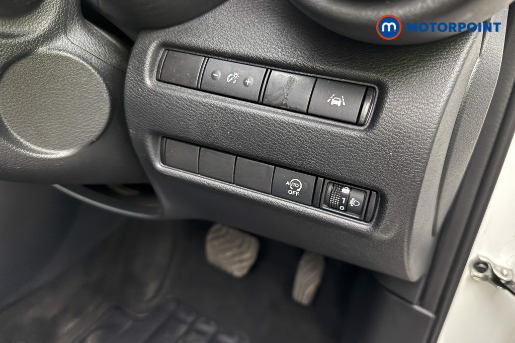 Nissan Juke N-Connecta Automatic Petrol SUV - Stock Number (1655528) - 16th supplementary image