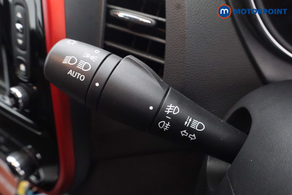 Renault Captur Signature Automatic Diesel SUV - Stock Number (1657097) - 17th supplementary image