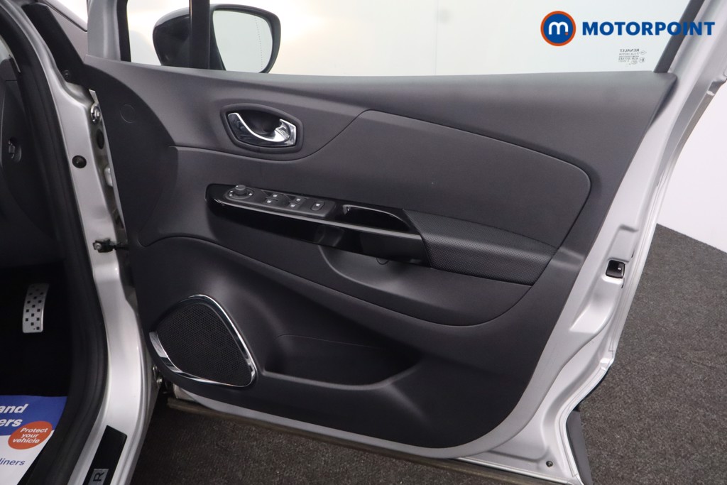 Renault Captur Signature Automatic Diesel SUV - Stock Number (1657097) - 24th supplementary image