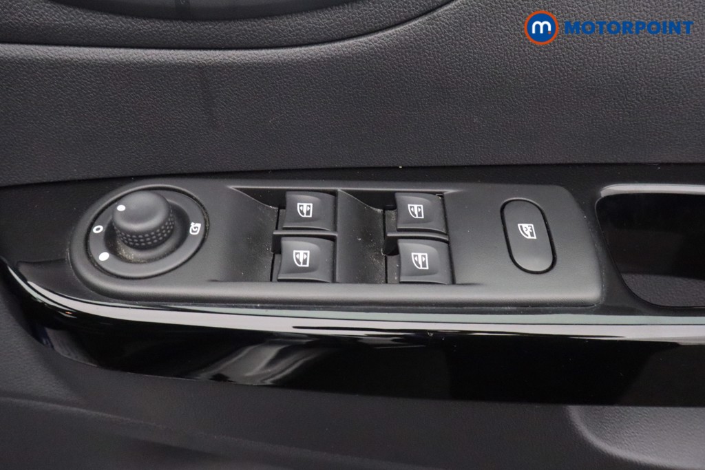 Renault Captur Signature Automatic Diesel SUV - Stock Number (1657097) - 25th supplementary image