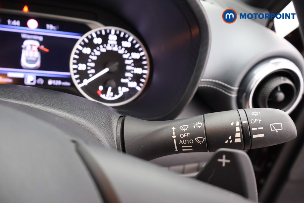 Nissan Juke N-Connecta Automatic Petrol SUV - Stock Number (1661672) - 4th supplementary image