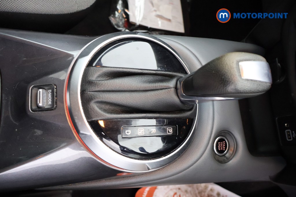Nissan Juke N-Connecta Automatic Petrol SUV - Stock Number (1661672) - 7th supplementary image