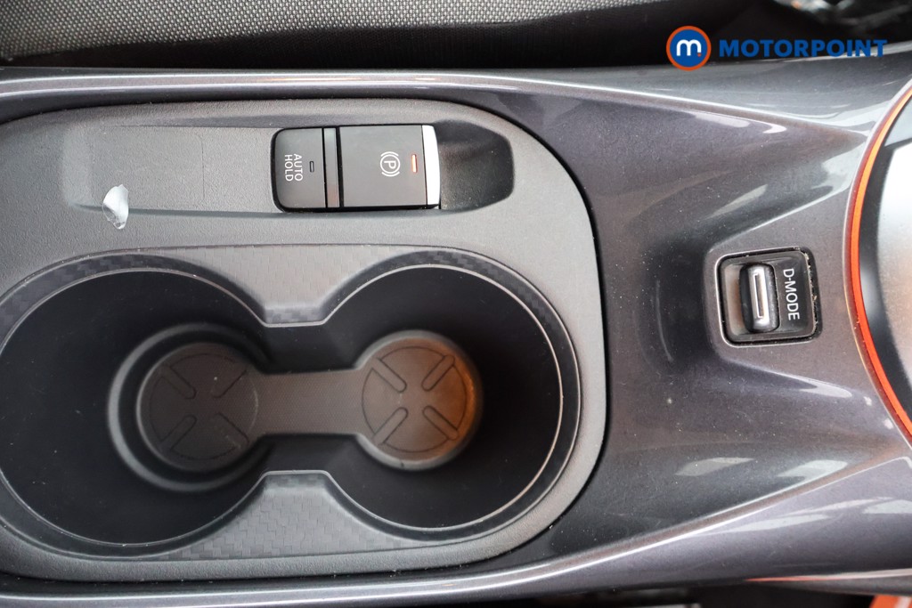 Nissan Juke N-Connecta Automatic Petrol SUV - Stock Number (1661672) - 8th supplementary image