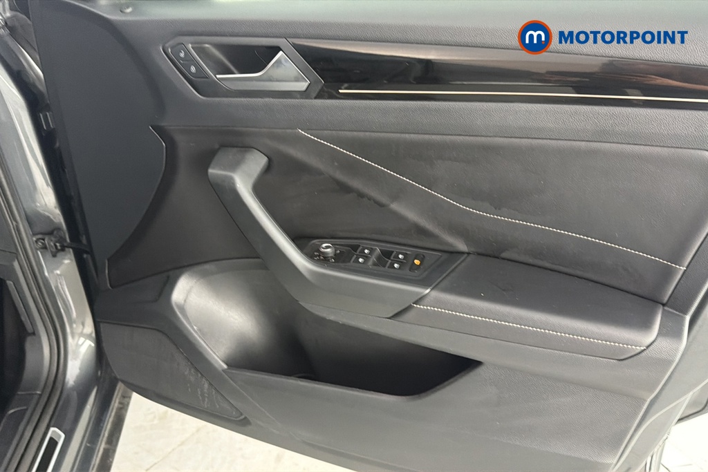 Volkswagen T-Roc R-Line Automatic Petrol SUV - Stock Number (1662585) - 18th supplementary image