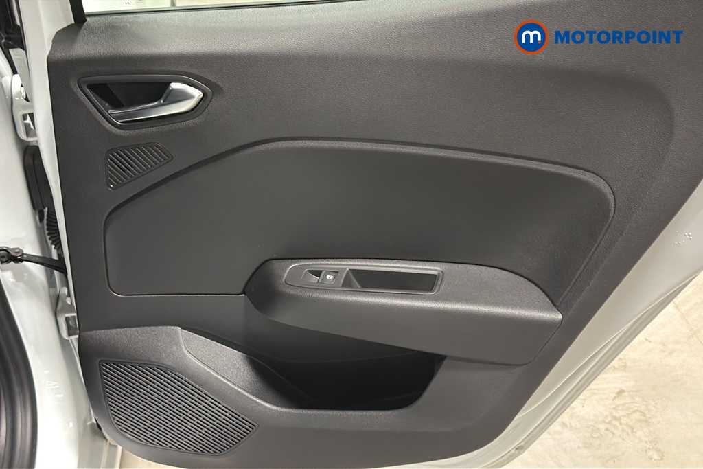 Renault Clio Evolution Manual Petrol Hatchback - Stock Number (1662735) - 993rd supplementary image