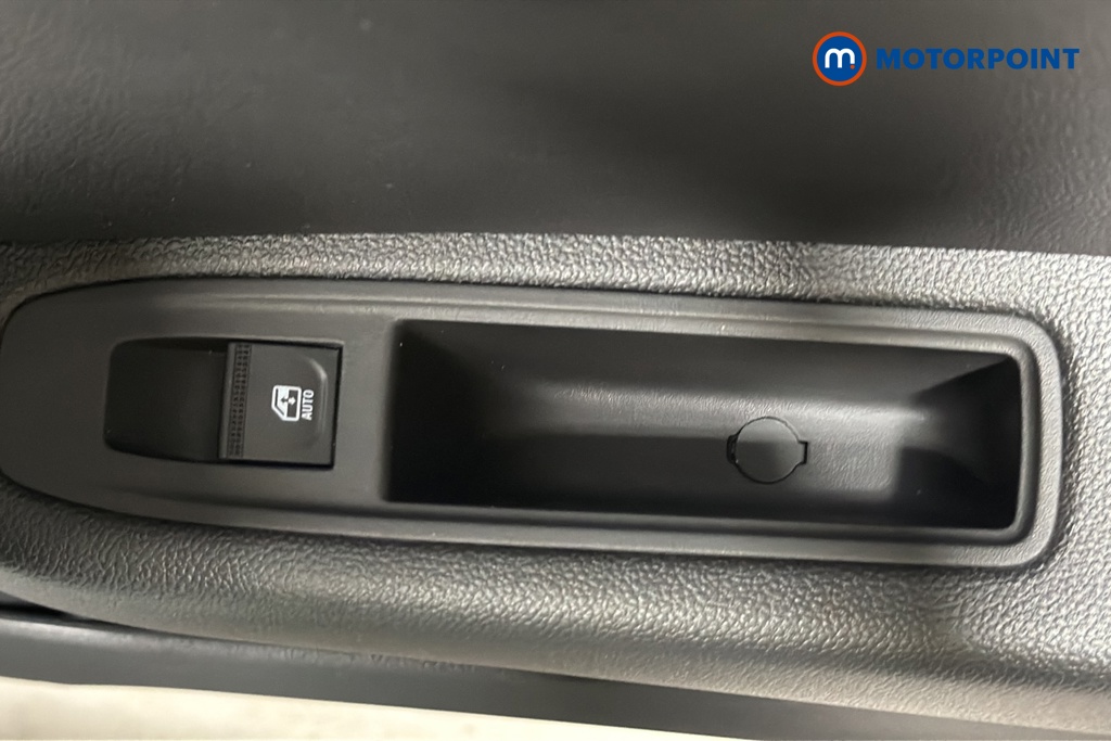 Renault Clio Evolution Manual Petrol Hatchback - Stock Number (1662735) - 994th supplementary image