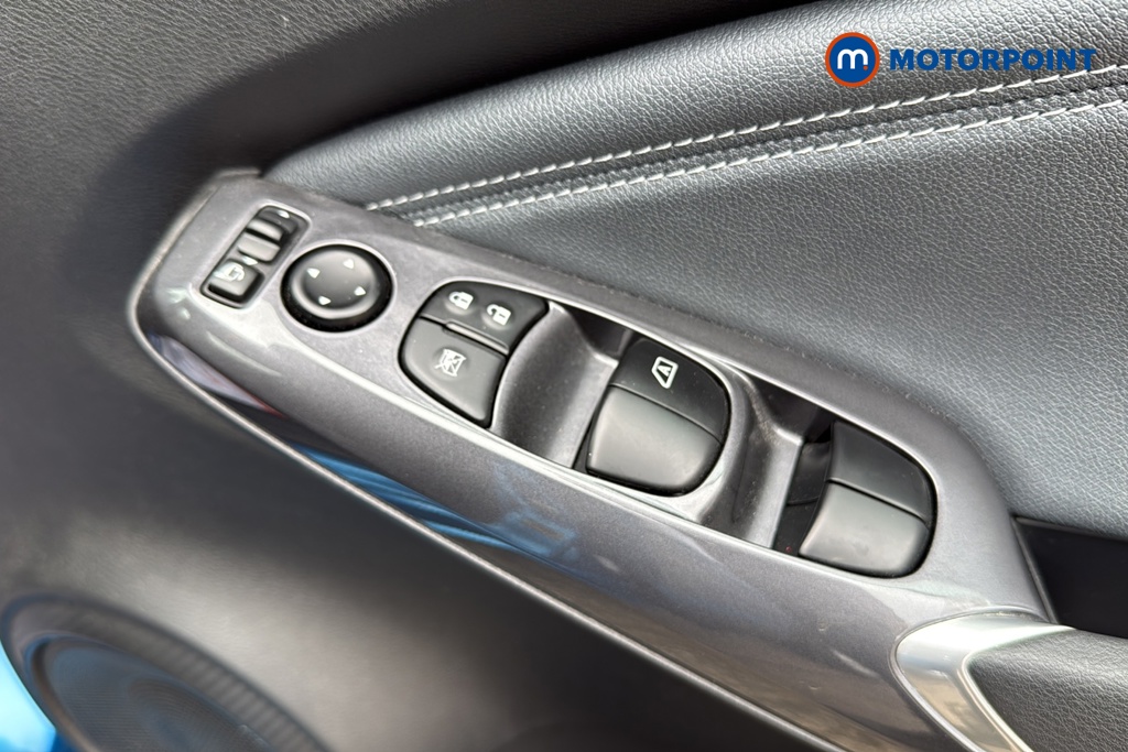 Nissan Juke N-Connecta Manual Petrol SUV - Stock Number (1663332) - 19th supplementary image