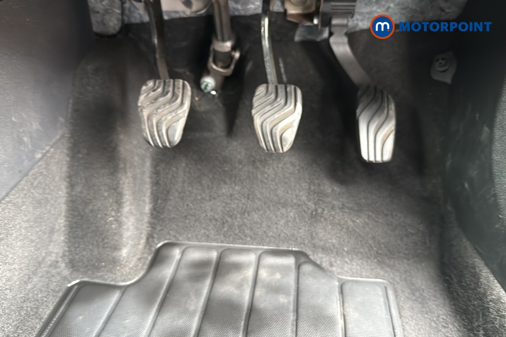 Nissan Juke N-Connecta Manual Petrol SUV - Stock Number (1663332) - 24th supplementary image