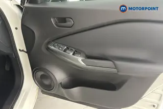 Nissan Juke Acenta Premium Manual Petrol SUV - Stock Number (1664132) - 18th supplementary image