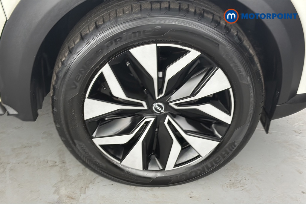 Nissan Juke Acenta Premium Manual Petrol SUV - Stock Number (1664132) - 47th supplementary image