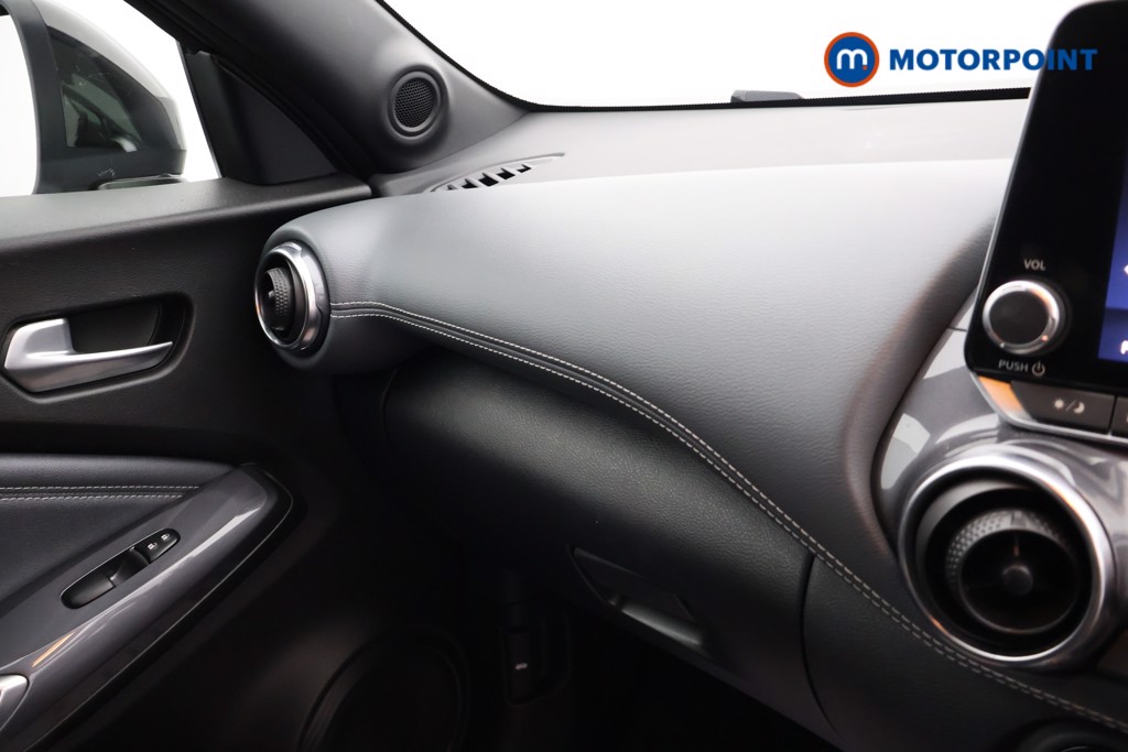 Nissan Juke N-Connecta Manual Petrol SUV - Stock Number (1664198) - 11th supplementary image
