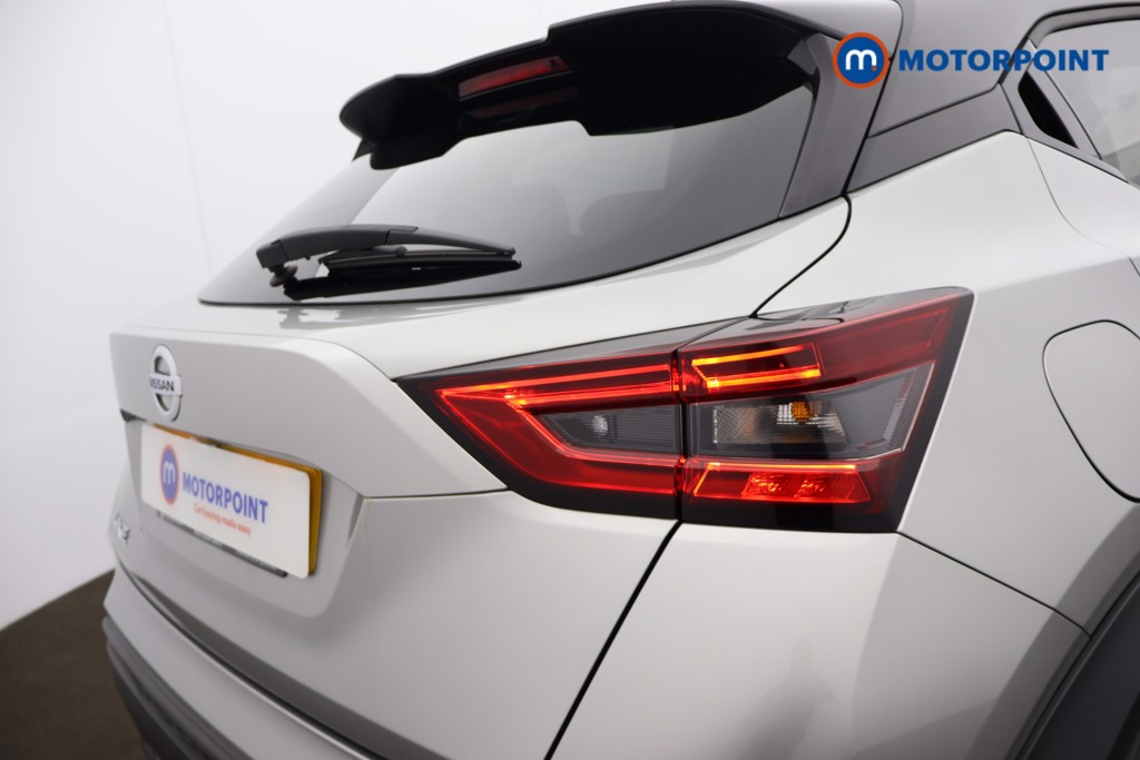Nissan Juke N-Connecta Manual Petrol SUV - Stock Number (1664198) - 23rd supplementary image