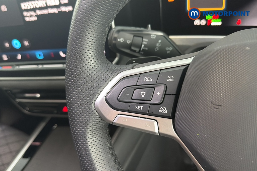 Volkswagen Passat R-Line Automatic Petrol Plug-In Hybrid Estate - Stock Number (1665234) - 4th supplementary image