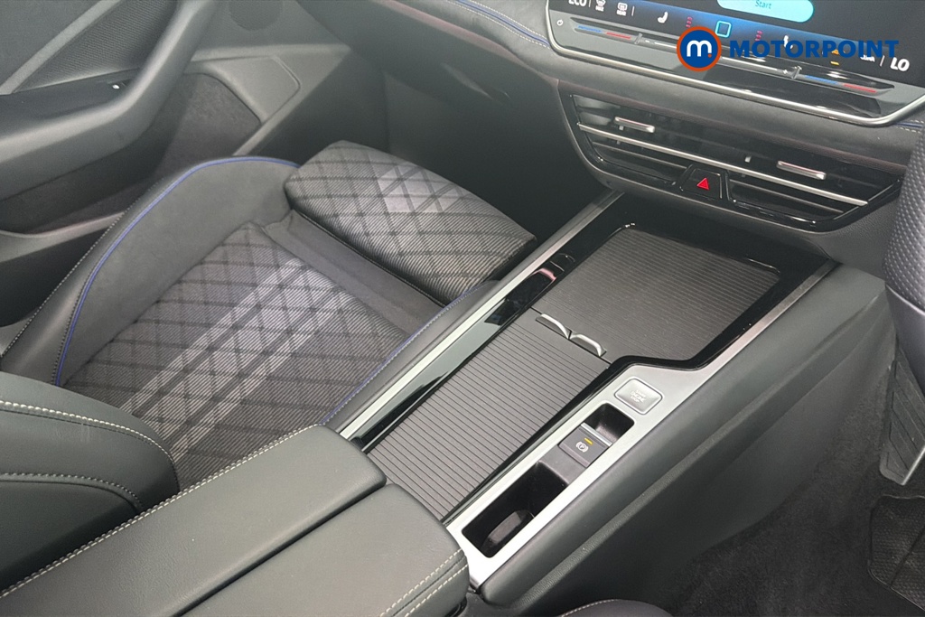 Volkswagen Passat R-Line Automatic Petrol Plug-In Hybrid Estate - Stock Number (1665234) - 15th supplementary image