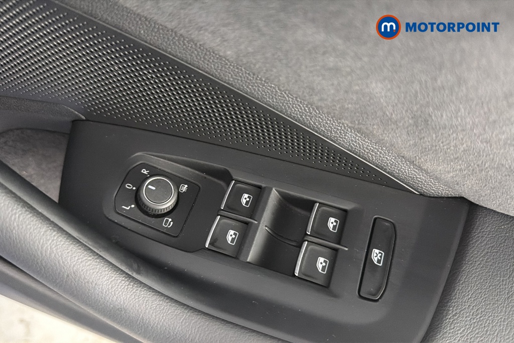 Volkswagen Passat R-Line Automatic Petrol Plug-In Hybrid Estate - Stock Number (1665234) - 19th supplementary image