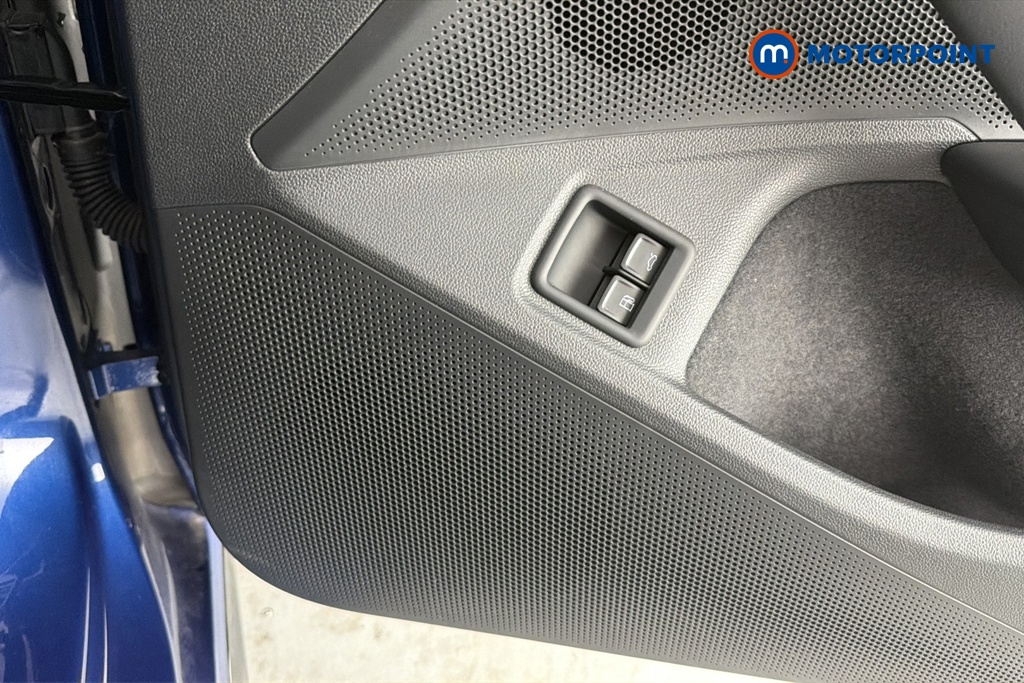 Volkswagen Passat R-Line Automatic Petrol Plug-In Hybrid Estate - Stock Number (1665234) - 21st supplementary image
