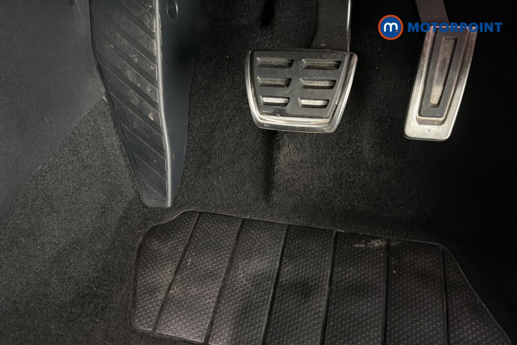 Volkswagen Passat R-Line Automatic Petrol Plug-In Hybrid Estate - Stock Number (1665234) - 24th supplementary image