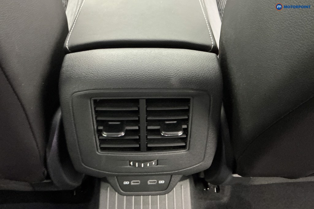 Volkswagen T-Roc R-Line Manual Petrol SUV - Stock Number (1658346) - 10th supplementary image
