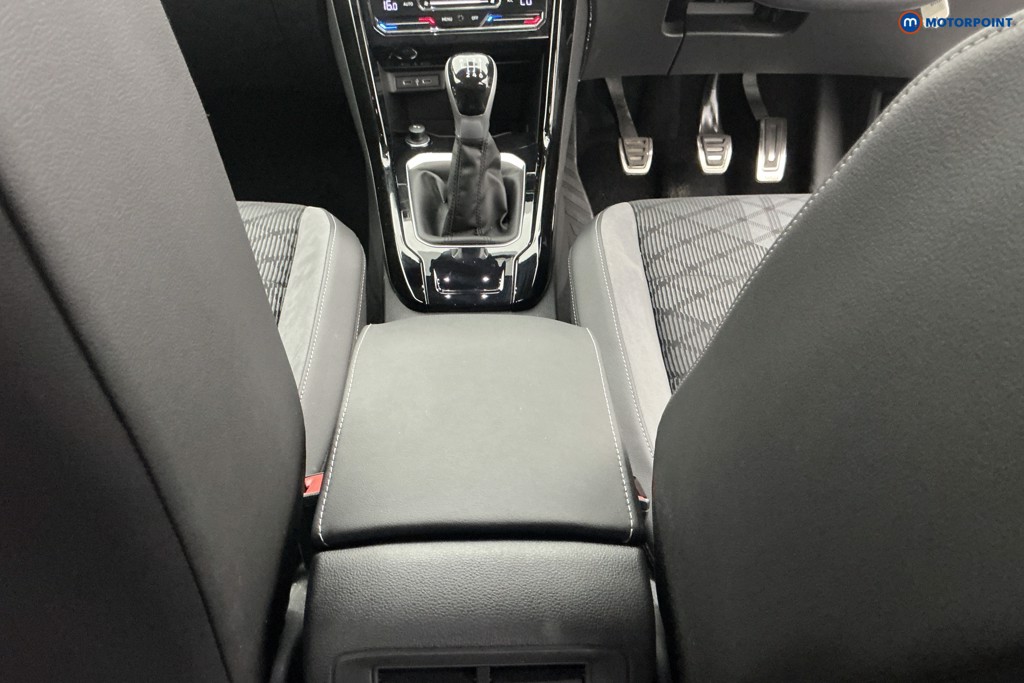Volkswagen T-Roc R-Line Manual Petrol SUV - Stock Number (1658346) - 11th supplementary image