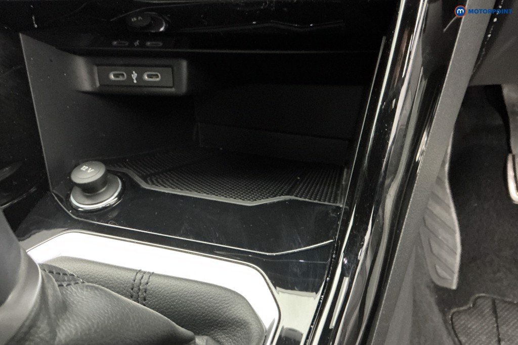 Volkswagen T-Roc R-Line Manual Petrol SUV - Stock Number (1658346) - 16th supplementary image