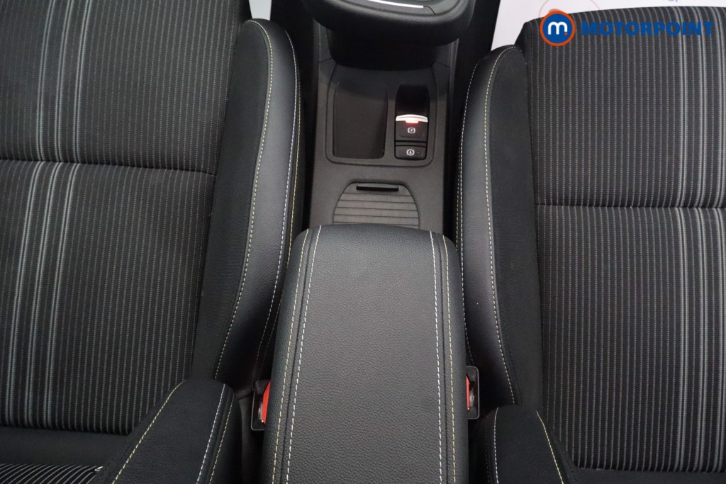 Renault Clio Engineered Automatic Petrol-Electric Hybrid Hatchback - Stock Number (1660258) - 5th supplementary image