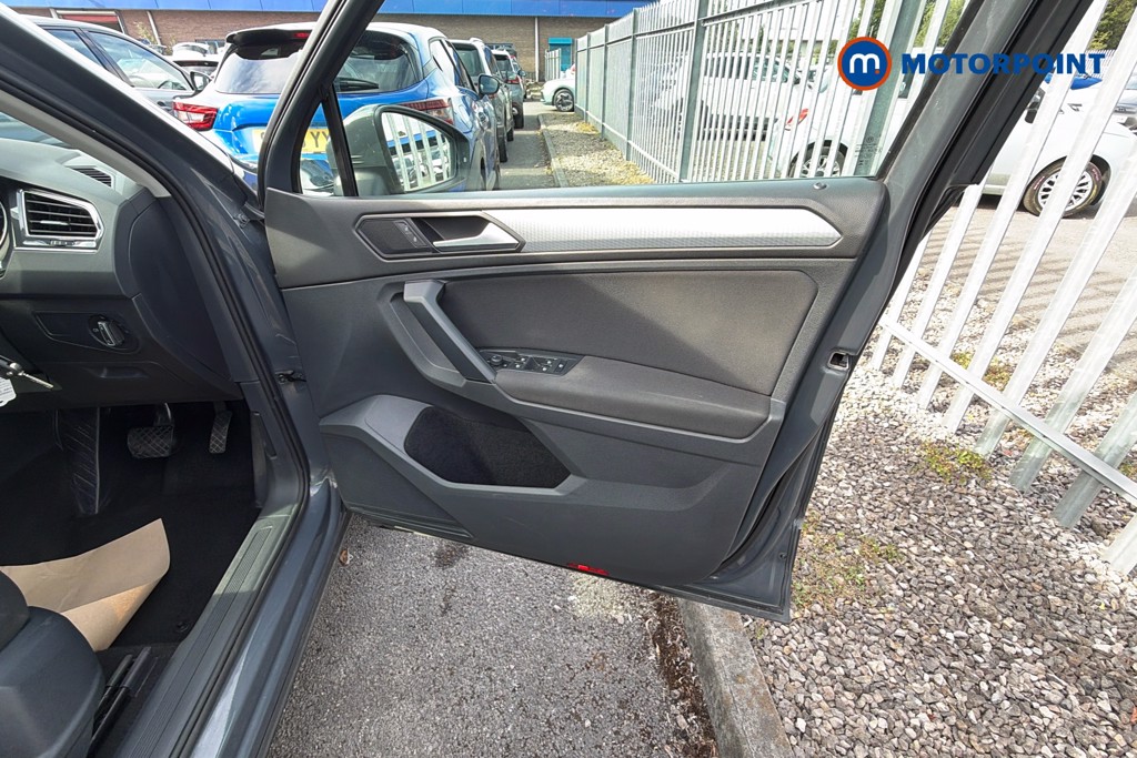 Volkswagen Tiguan Life Automatic Petrol SUV - Stock Number (1660266) - 37th supplementary image