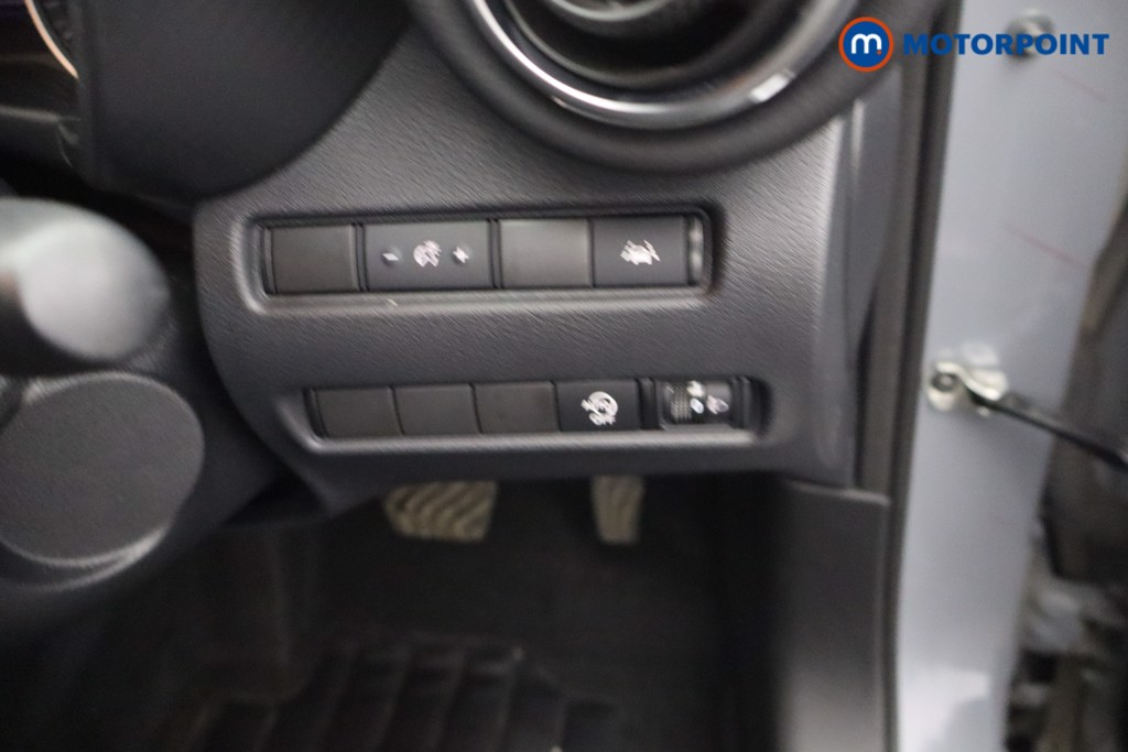 Nissan Juke N-Connecta Automatic Petrol SUV - Stock Number (1660475) - 15th supplementary image