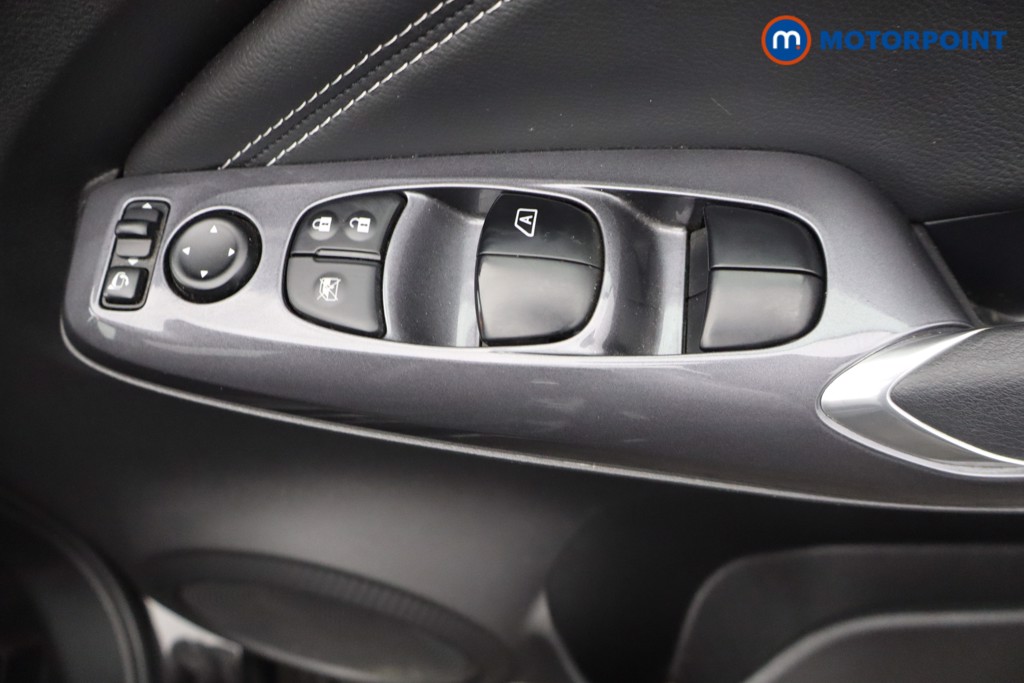 Nissan Juke N-Connecta Manual Petrol SUV - Stock Number (1660481) - 12th supplementary image