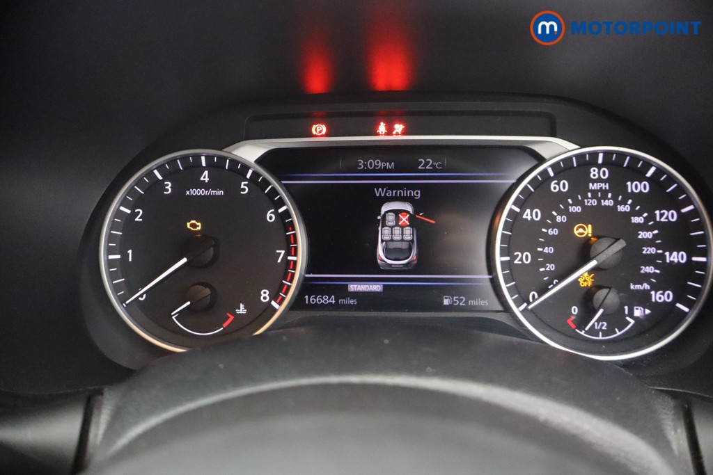 Nissan Juke N-Connecta Manual Petrol SUV - Stock Number (1660481) - 17th supplementary image