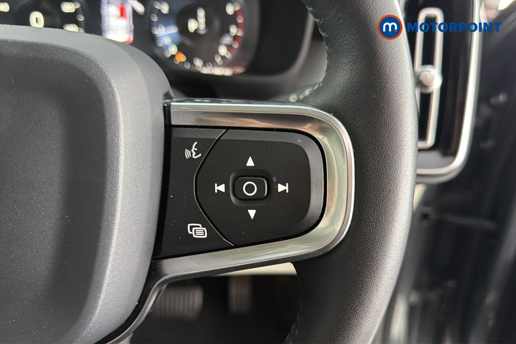 Volvo Xc40 Momentum Automatic Petrol SUV - Stock Number (1660856) - 3rd supplementary image