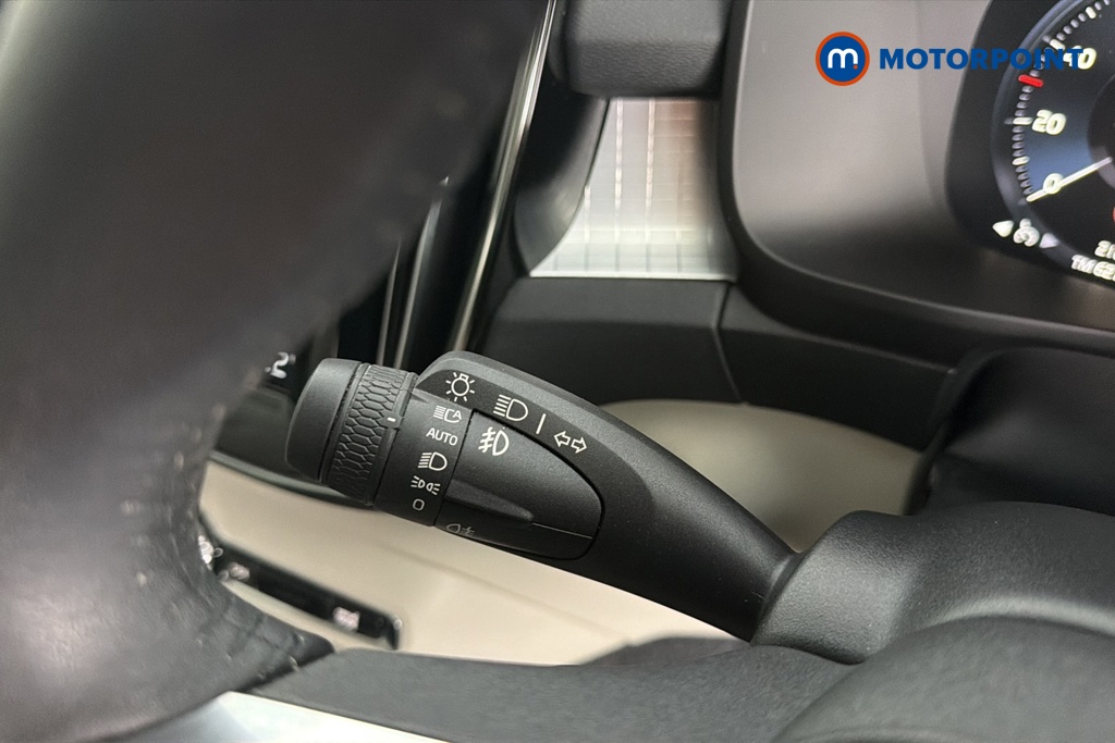 Volvo Xc40 Momentum Automatic Petrol SUV - Stock Number (1660856) - 5th supplementary image