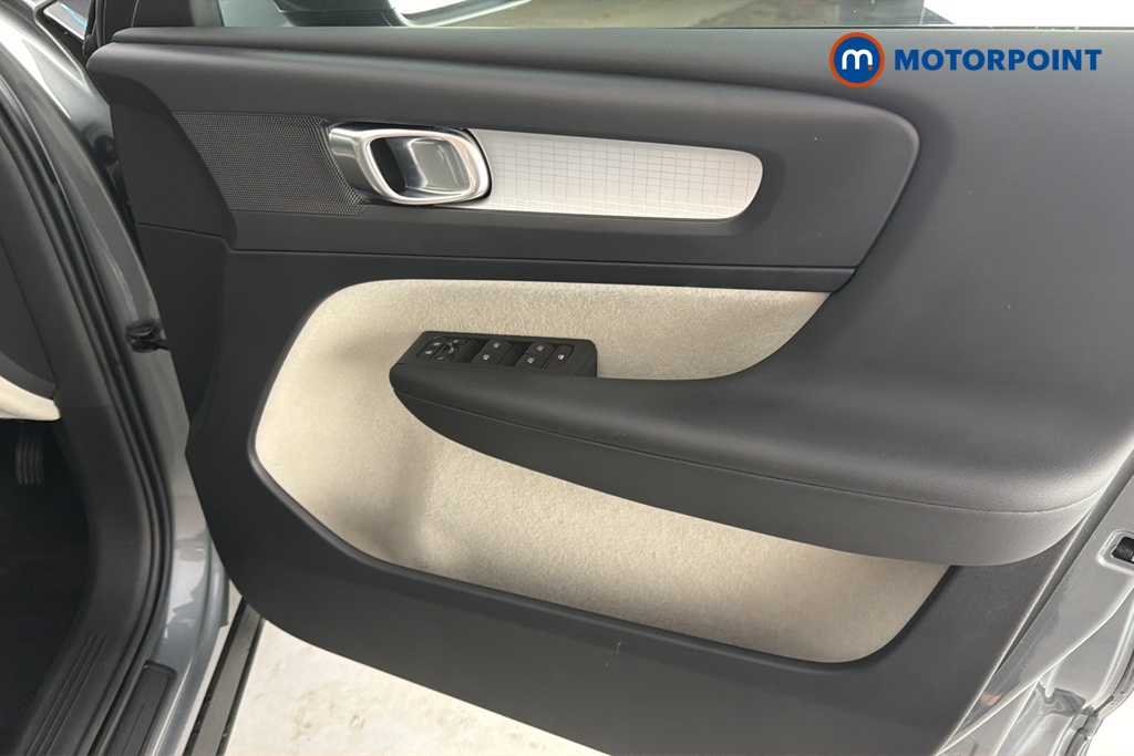 Volvo Xc40 Momentum Automatic Petrol SUV - Stock Number (1660856) - 18th supplementary image