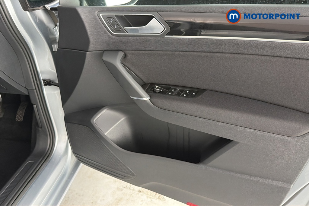 Volkswagen Touran SEL Automatic Petrol People Carrier - Stock Number (1663444) - 18th supplementary image