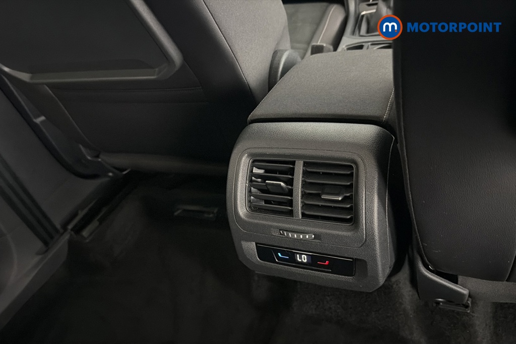 Volkswagen Touran SEL Automatic Petrol People Carrier - Stock Number (1663444) - 28th supplementary image