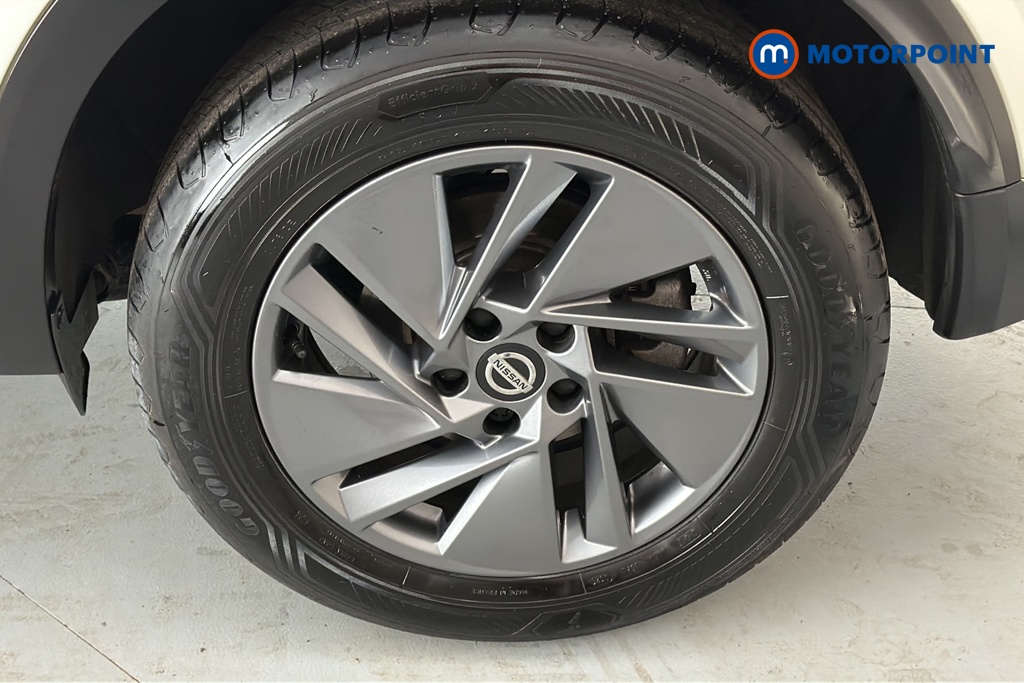 Nissan Qashqai Acenta Premium Manual Petrol SUV - Stock Number (1663842) - 45th supplementary image