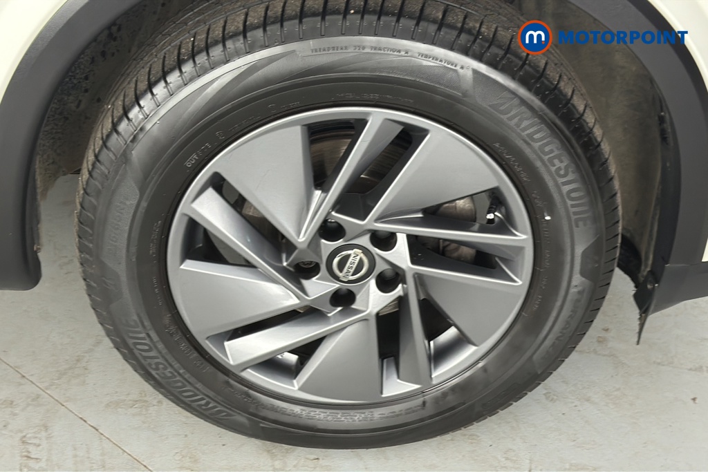 Nissan Qashqai Acenta Premium Manual Petrol SUV - Stock Number (1663842) - 47th supplementary image