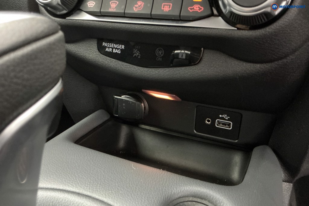 Nissan Juke Tekna Automatic Petrol SUV - Stock Number (1653299) - 15th supplementary image