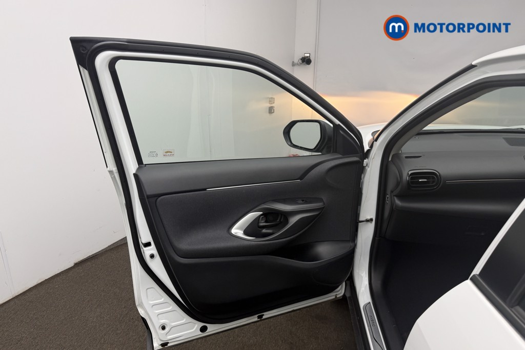 Toyota Yaris Cross Icon Automatic Petrol-Electric Hybrid Estate - Stock Number (1654145) - 3rd supplementary image