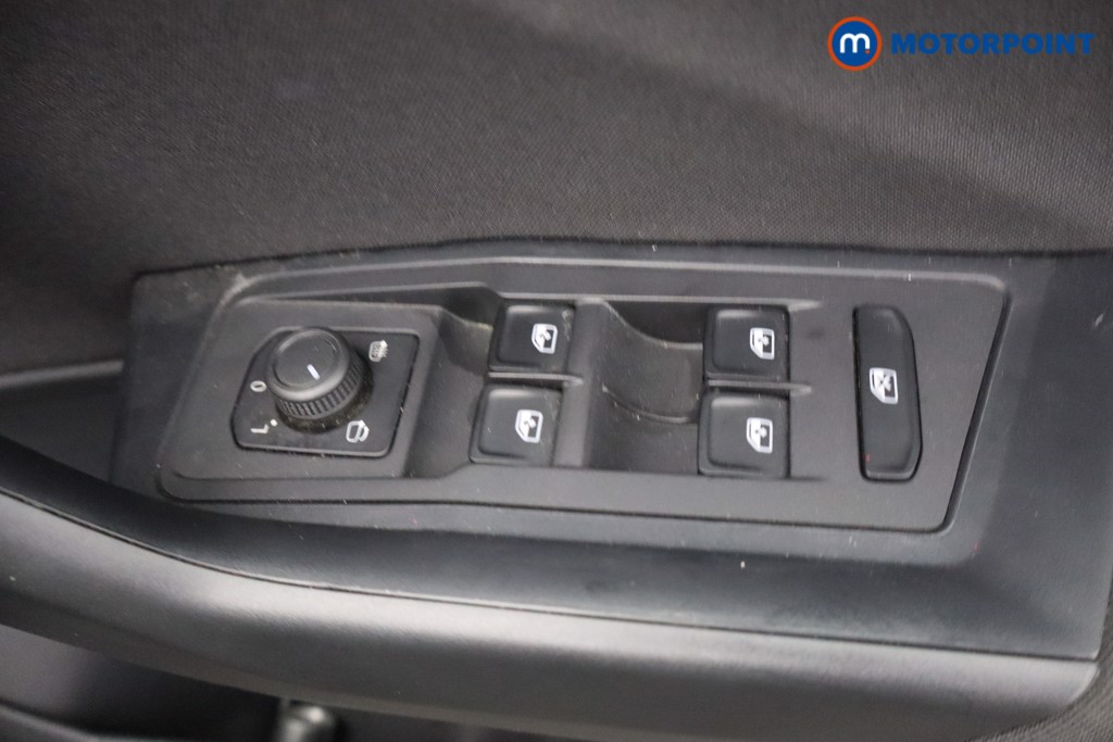 Volkswagen T-Roc Life Manual Petrol SUV - Stock Number (1659414) - 9th supplementary image