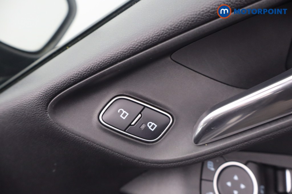 Ford Fiesta Titanium Manual Petrol Hatchback - Stock Number (1662023) - 9th supplementary image
