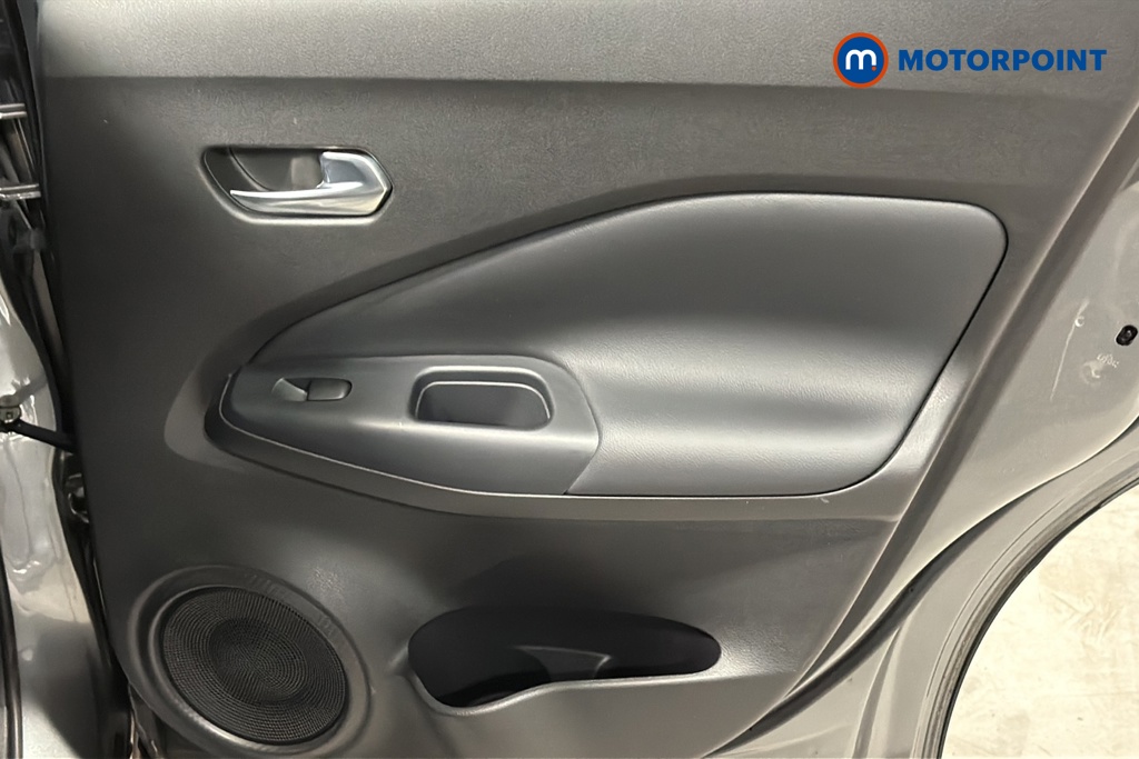 Nissan Juke N-Connecta Automatic Petrol SUV - Stock Number (1662711) - 993rd supplementary image